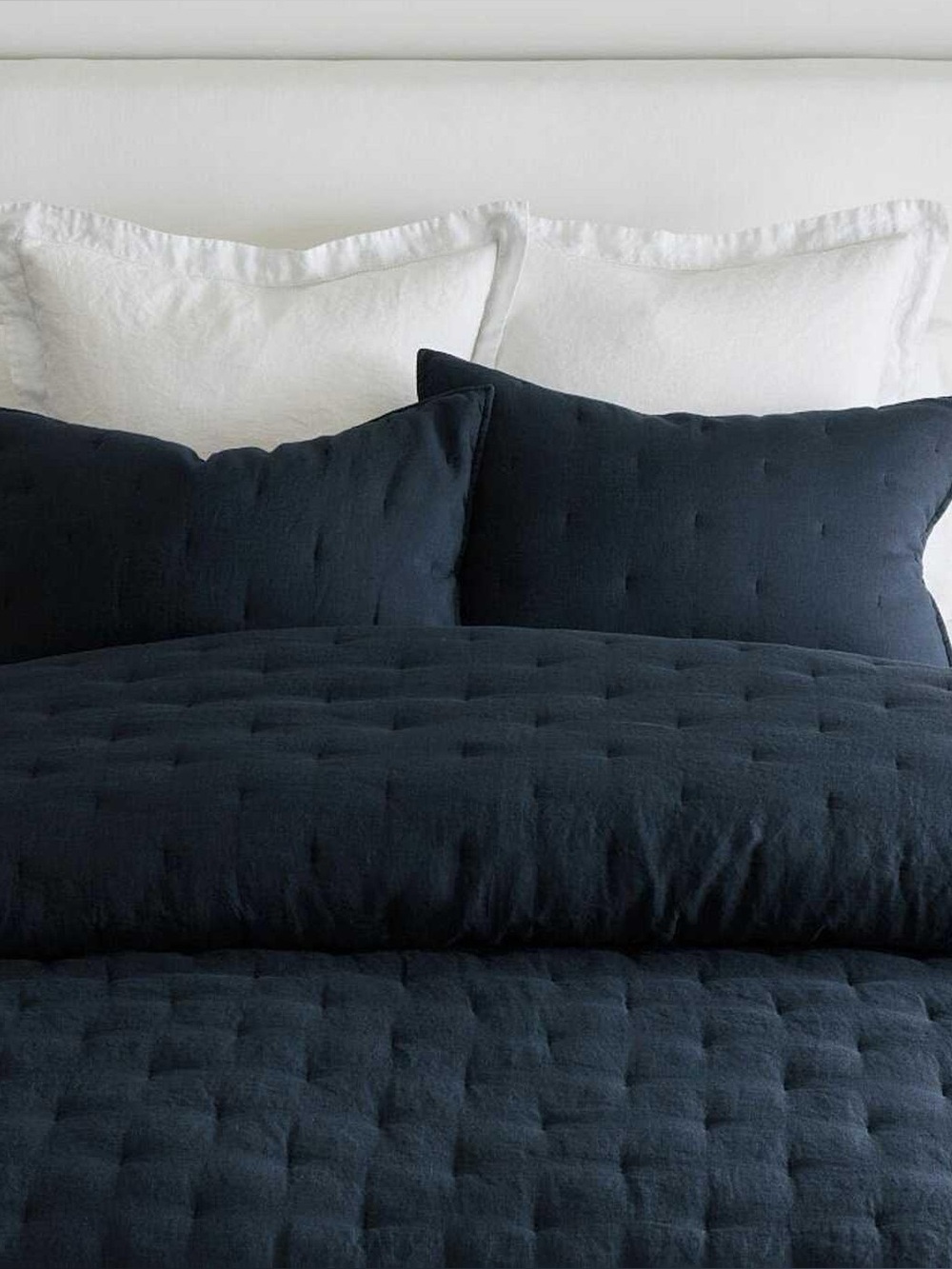 Pottery Barn Belgian Flax Linen Tufted Quilt Midnight · King/Cal. King New